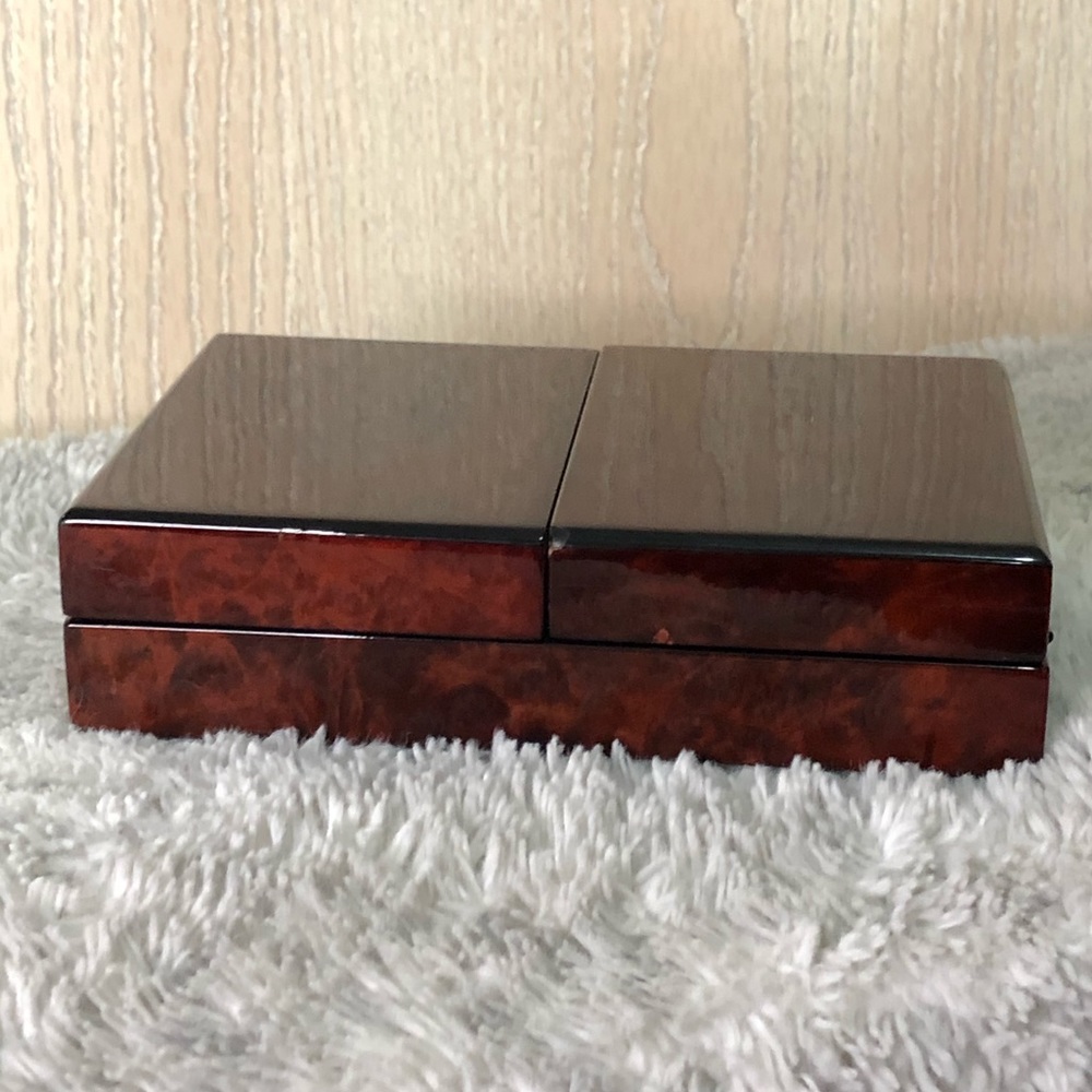2006 Bombay Company Lacquer Double Closure Pop Up Playing Business Card Box